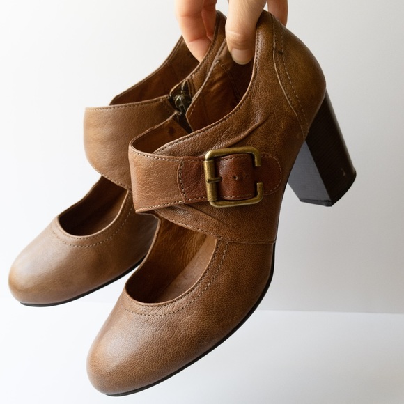 CLARKS Indigo Town Club Mary Jane Stacked Heel 9M